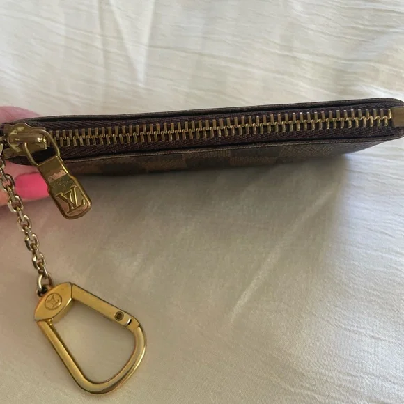 Louis Vuitton Card Holder Key Chain - Picture 4 of 7